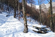 13 La stradetta si restringe e la neve aumenta